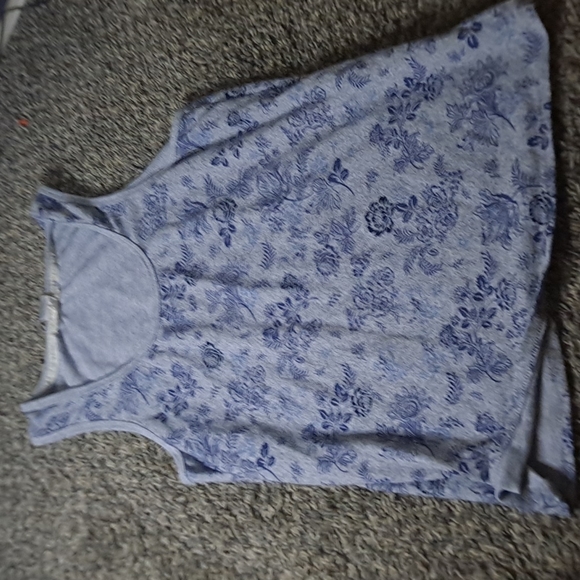 3 tank tops - Picture 2 of 3